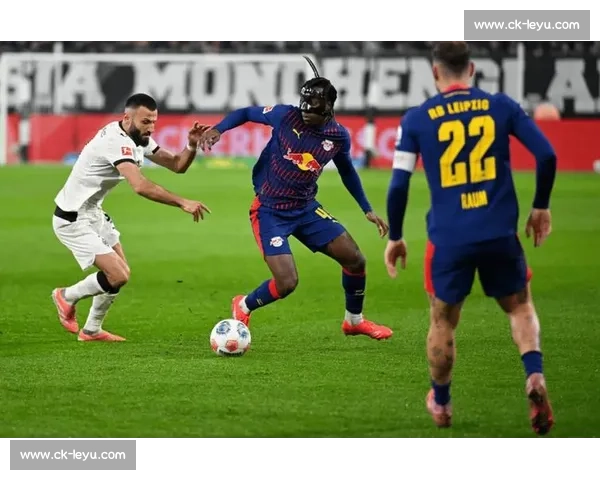 门兴 800 万欧锁定伯尔尼 16 岁双胞胎：右后卫 + 边锋双星创德甲纪录