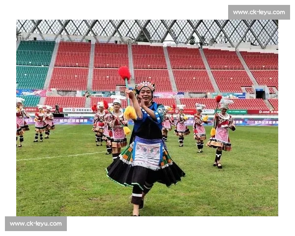 平地生花！90 后非遗传承人舞花棍，棍起瞬间绽放千年技艺