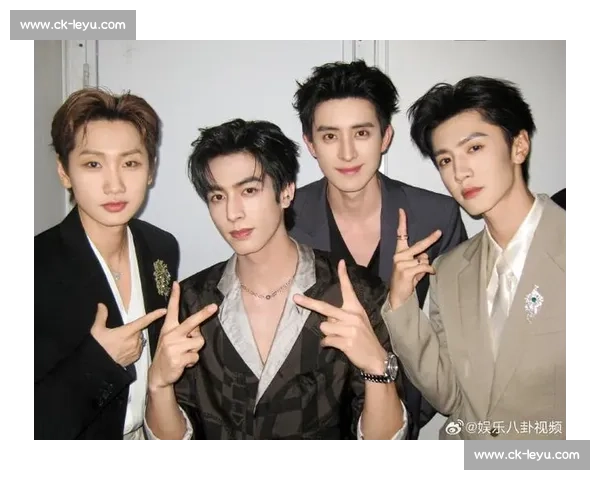 陈哲远泰国见面会 C 位登场，与高层合影尽显国际巨星风范