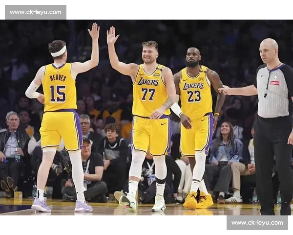 小莫里斯炮轰湖人防守漏洞：交易里夫斯，终结东契奇式防守灾难