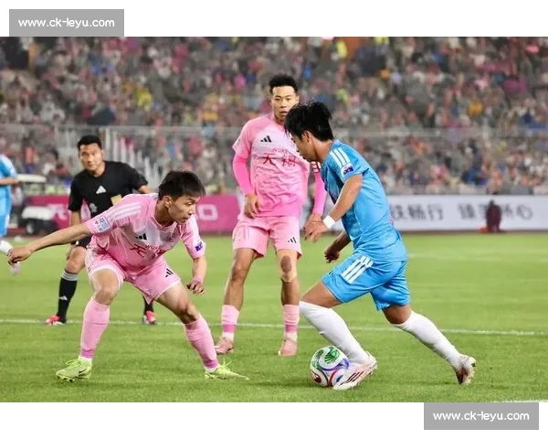 苏超商业价值爆发!顶级赞助席位售罄,企业抢滩万亿县域体育市场 苏超商业价值爆发!顶级赞助席位售罄,企业抢滩万亿县域体育市场