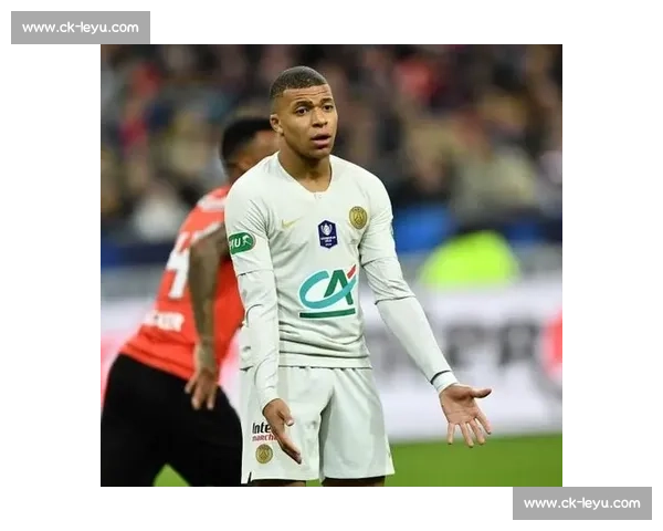 震撼再现！奥尔季科夫神级肘击重创对手