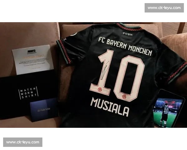 穆西亚拉正式接过拜仁 10 号！世俱杯八强战在即，新篇章蓄势待发